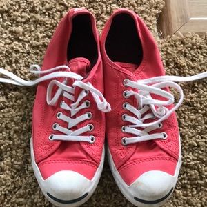Women’s size 8 converse sneakers